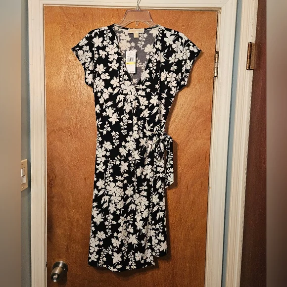 MICHAEL Michael Kors Black & White Floral Wrap Dress*Retails$110 - Picture 8 of 15